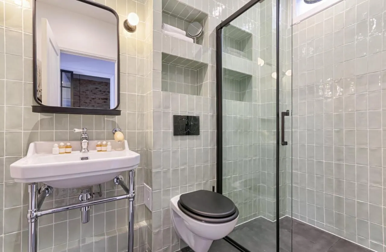 Splendid Parisian Flat 5P - Montorgueil Apartment 0*, Paris France